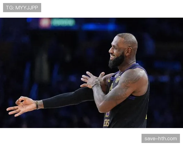 詹姆斯高光发挥，灵活战术助力球队夺得关键胜利