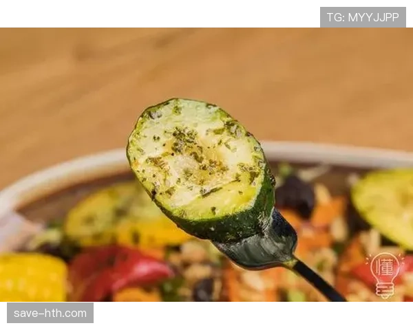 卢玉菲训练完直接啃鸡腿？这反差谁懂啊